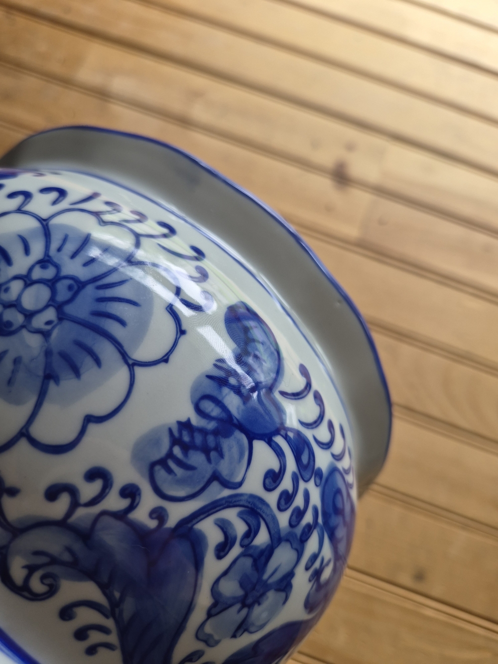 Elegant Blue and White Chinese Style Porcelain Ceramic Pot - Picture 9 of 12